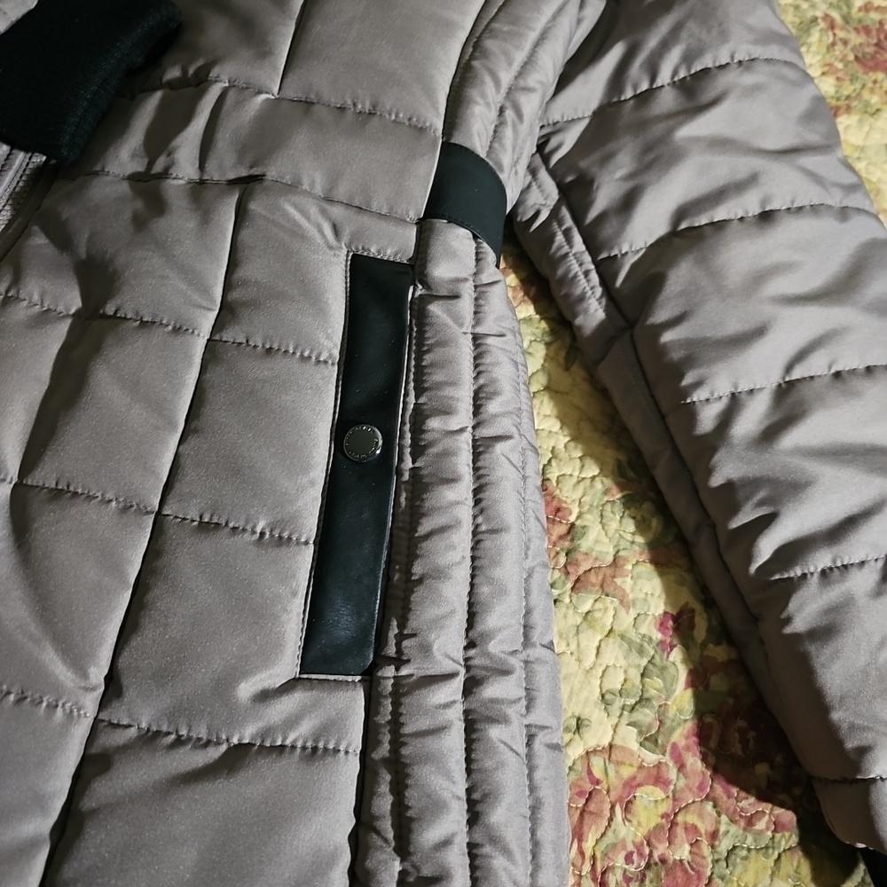 NWT Susan Graver Taupe Quilted Puffer Coat with Faux Fur Hood (Medium) - Picture 4 of 10